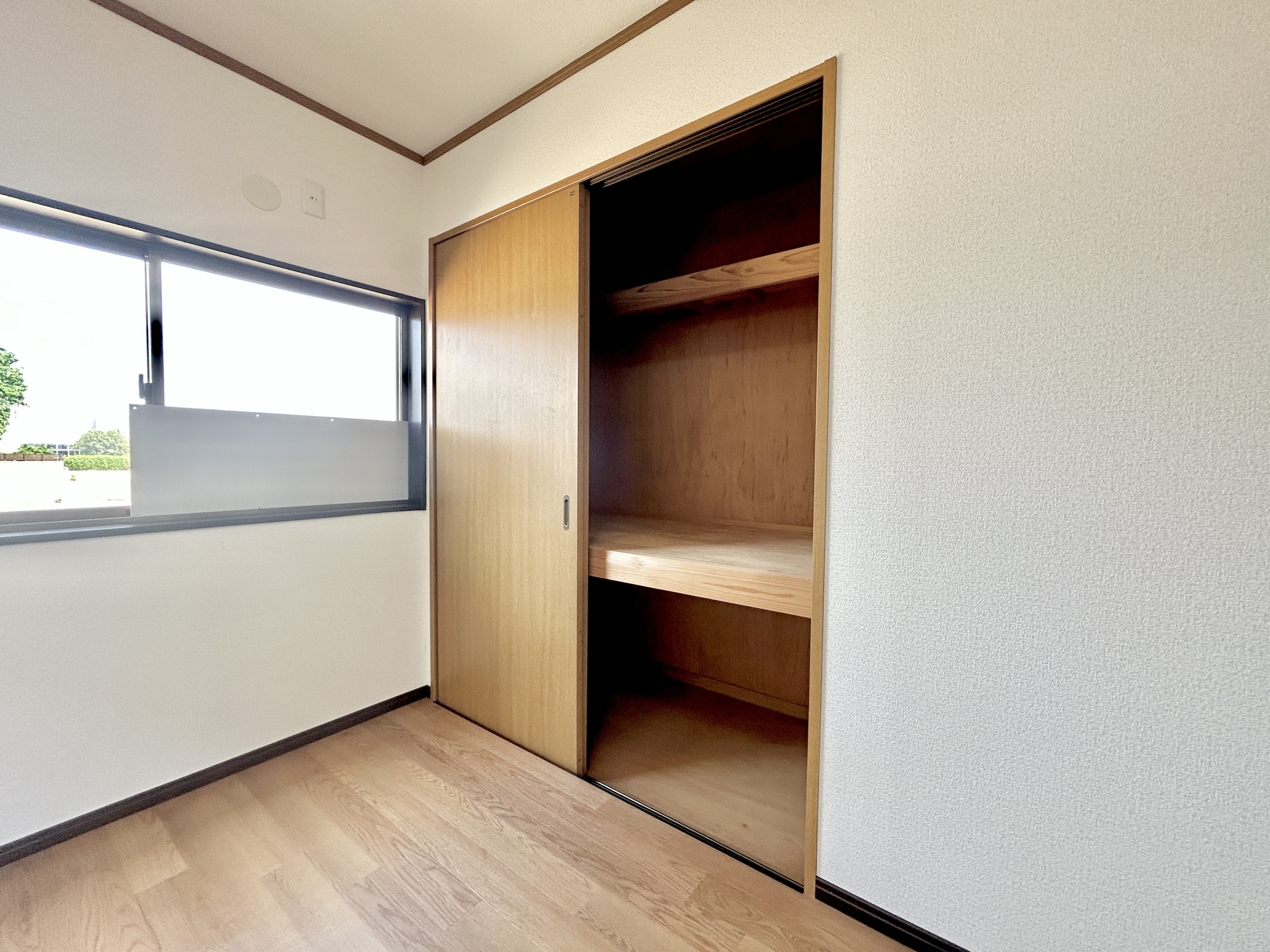 伊勢崎市東小保方町　中古住宅の収納|洋服はもちろん、お子様との思い出もたっぷりしまえる押入。お子様の成長と共に増えていく荷物も楽々しまえる収納力！