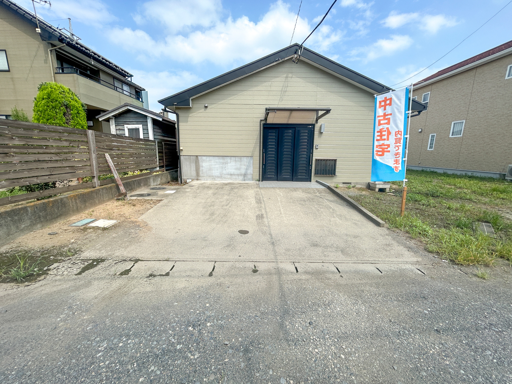 伊勢崎市東小保方町　中古住宅の駐車場|駐車2台可能です♪
