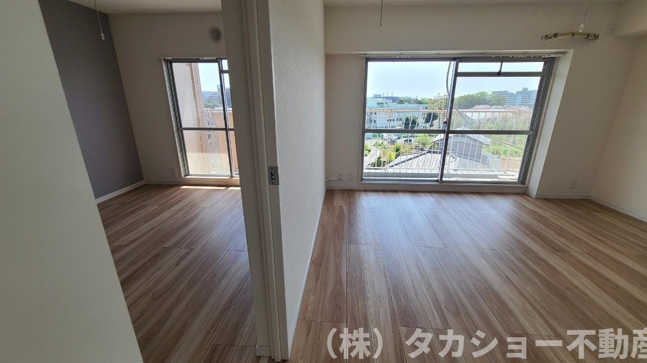 船橋グリーンハイツ　3号棟の居間・リビング|※完成施工例です。
