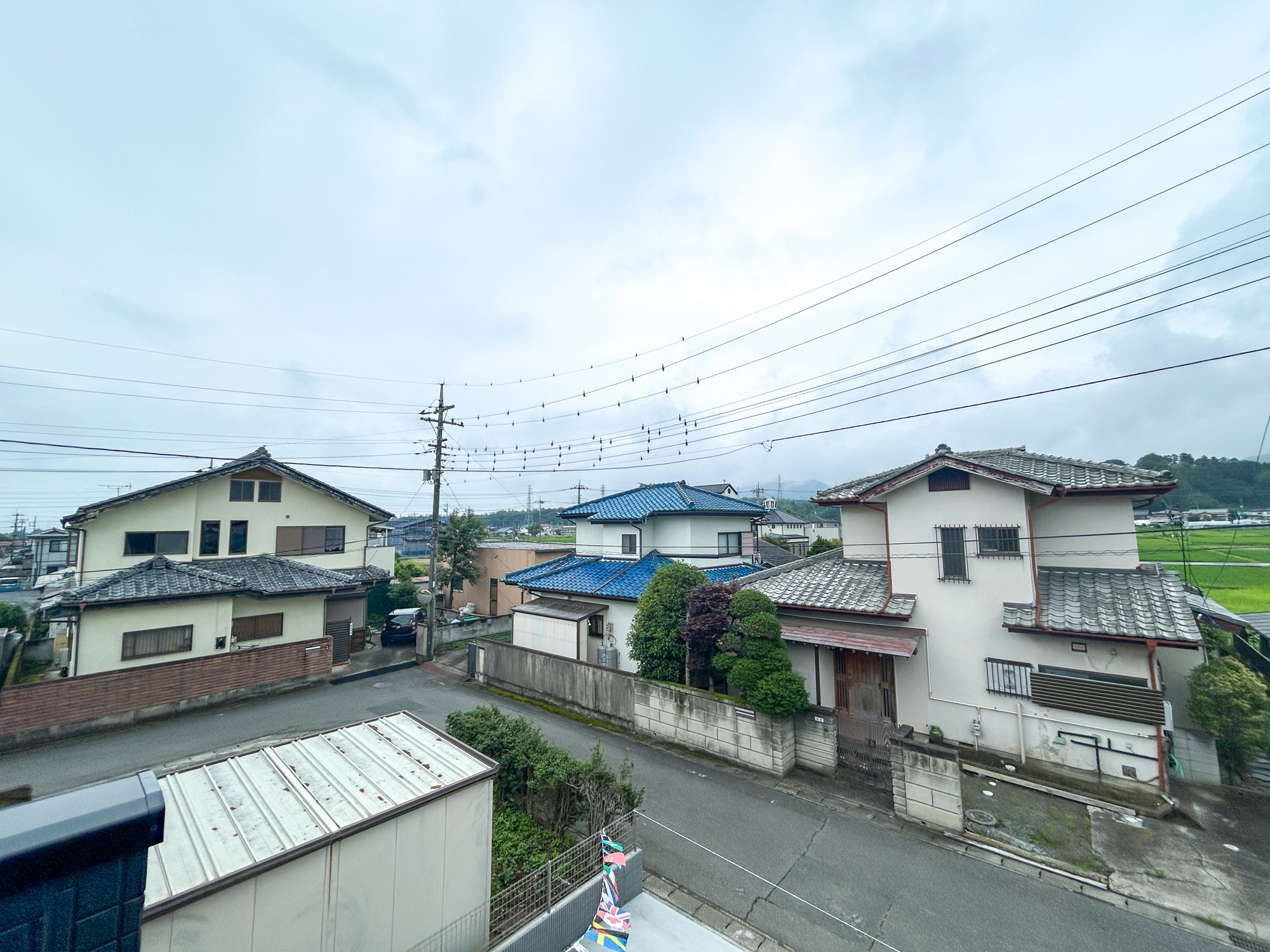 高崎市吉井町長根3期　新築住宅全1棟の展望|閑静な住宅地で子育て家族にピッタリ。毎日のお散歩も快適な緑に恵まれたエリアで、自然に包まれた穏やかな暮らしを実現するための、ゆとりある住環境が整っています。緑の潤いを感じながらホッと生活できそう。