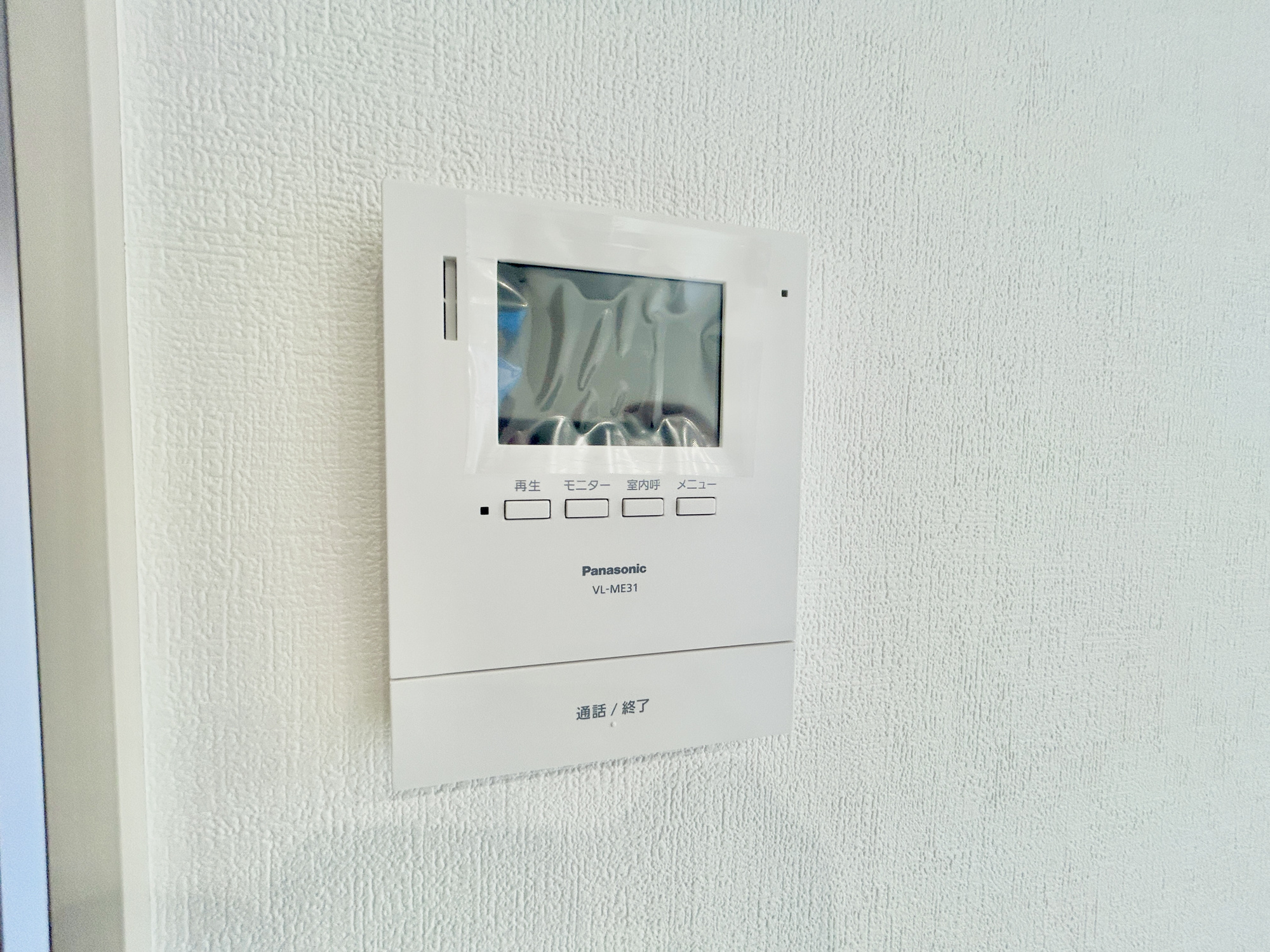 高崎市金古町　新築住宅全11区画のセキュリティ|TVモニタ付きのインターフォンには録画機能もあるので外出時誰が来たのか確認できます♪ 防犯機能も高く、今では必需品です！			