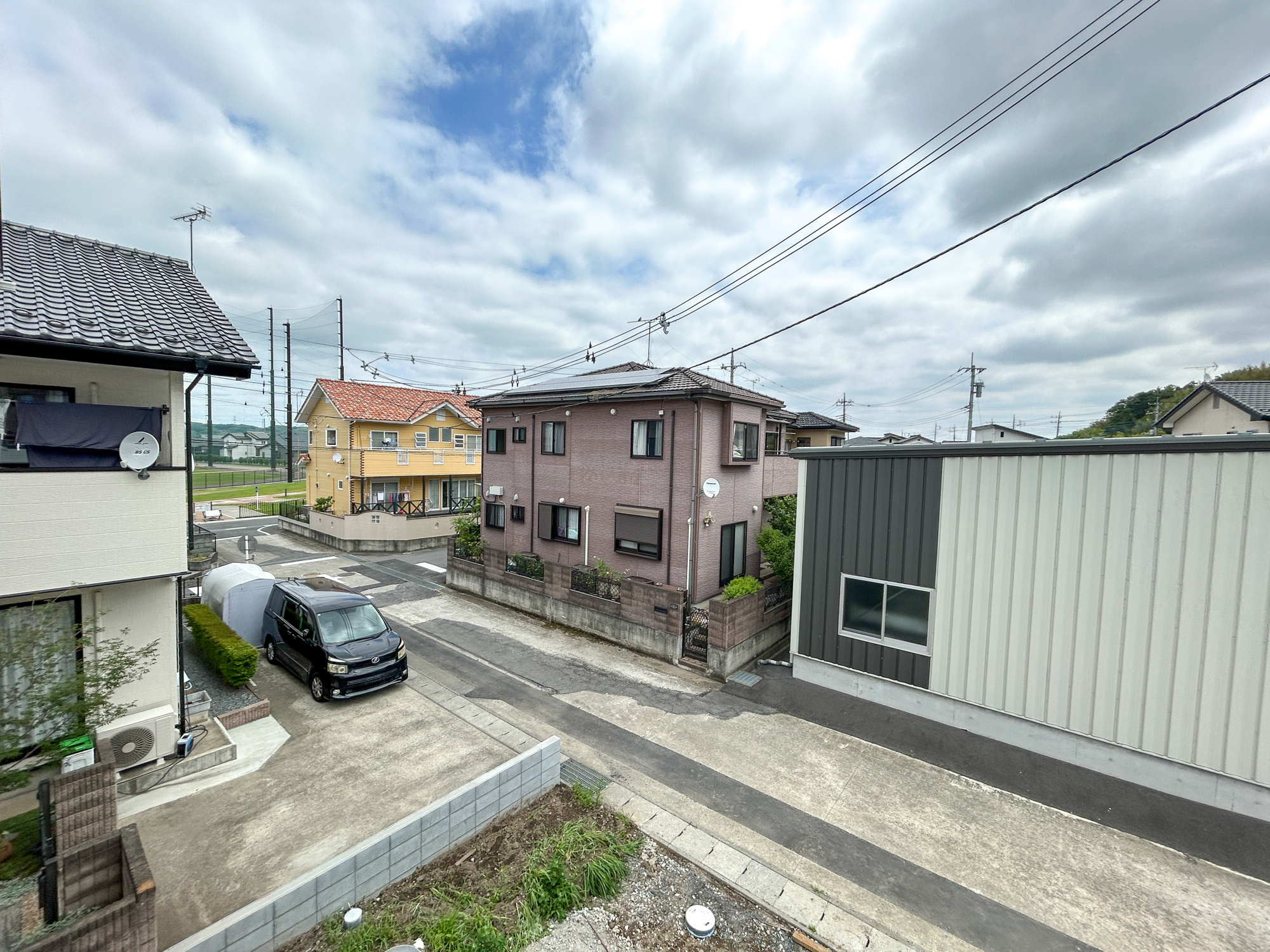 高崎市吉井町下長根第3　新築住宅全4棟の展望|低層の一戸建てを中心とした街並みが整然と続き、周辺は高い建物が建っていないので、採光や開放性に恵まれ、空が広く緑の多い閑静な趣を感じる環境です。