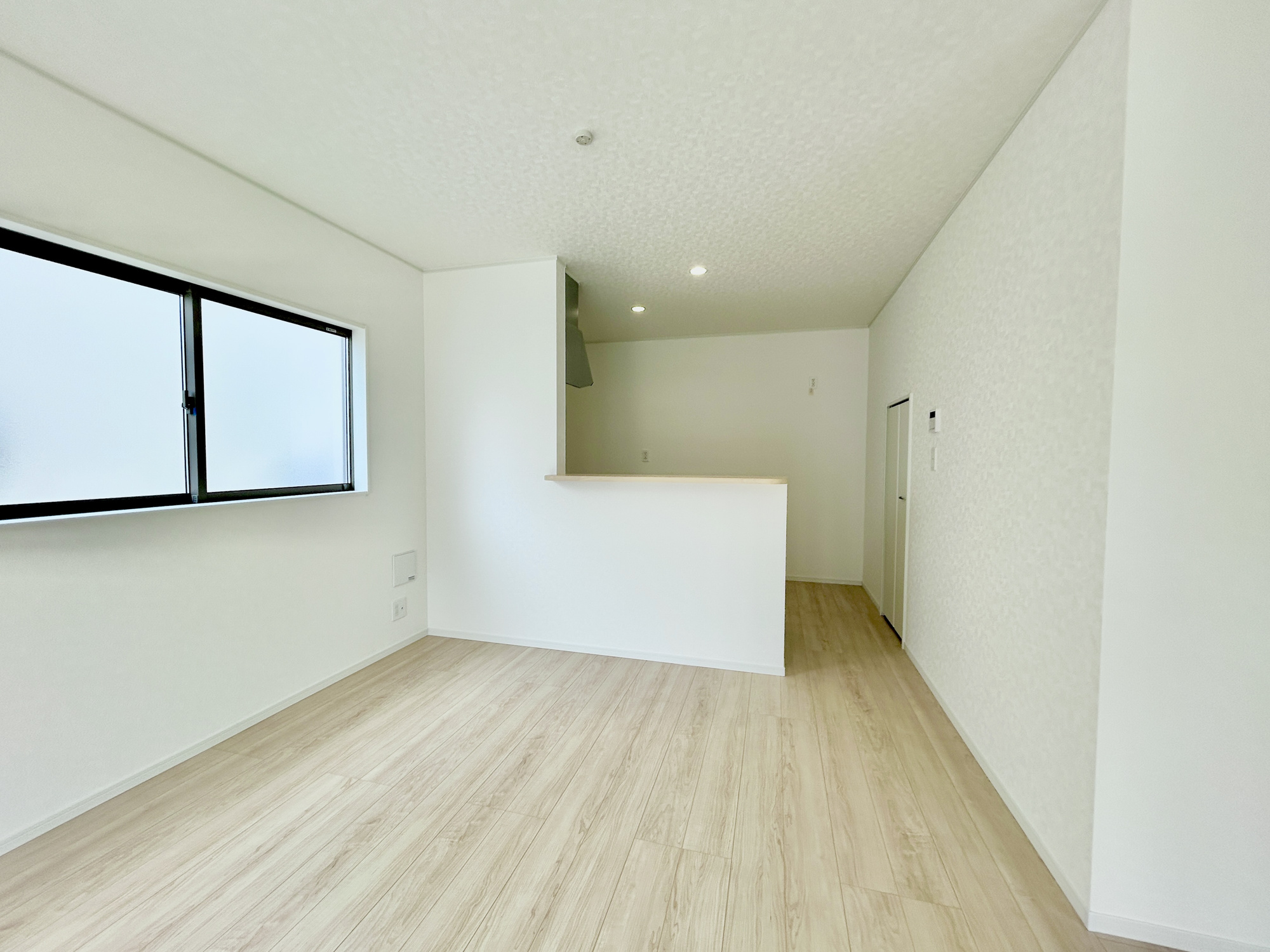 高崎市吉井町下長根第3　新築住宅全4棟の居間・リビング|ここにはみんなが集い、食事と楽しい会話が始まる。話に夢中になりすぎて、ついつい時を忘れてしまう。そんな束の間の幸せを感じさせてくれる場所。