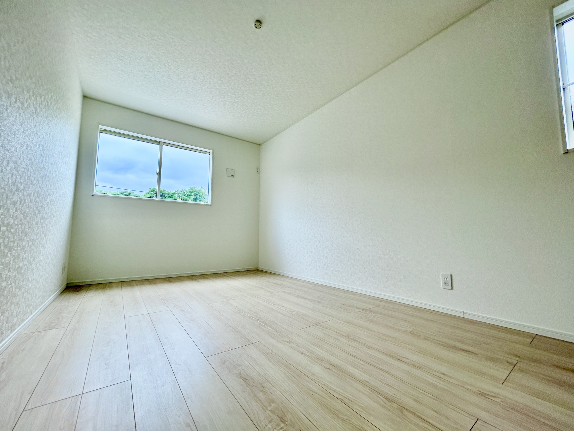 高崎市吉井町下長根第3　新築住宅全4棟の子供部屋|家族一人ひとりの大切なプライベート空間。趣味に合わせて使って頂けるようシンプルに仕上げてあります。暮らし心地を大きく左右する収納を、適材適所に配置し使い勝手を考慮しました。