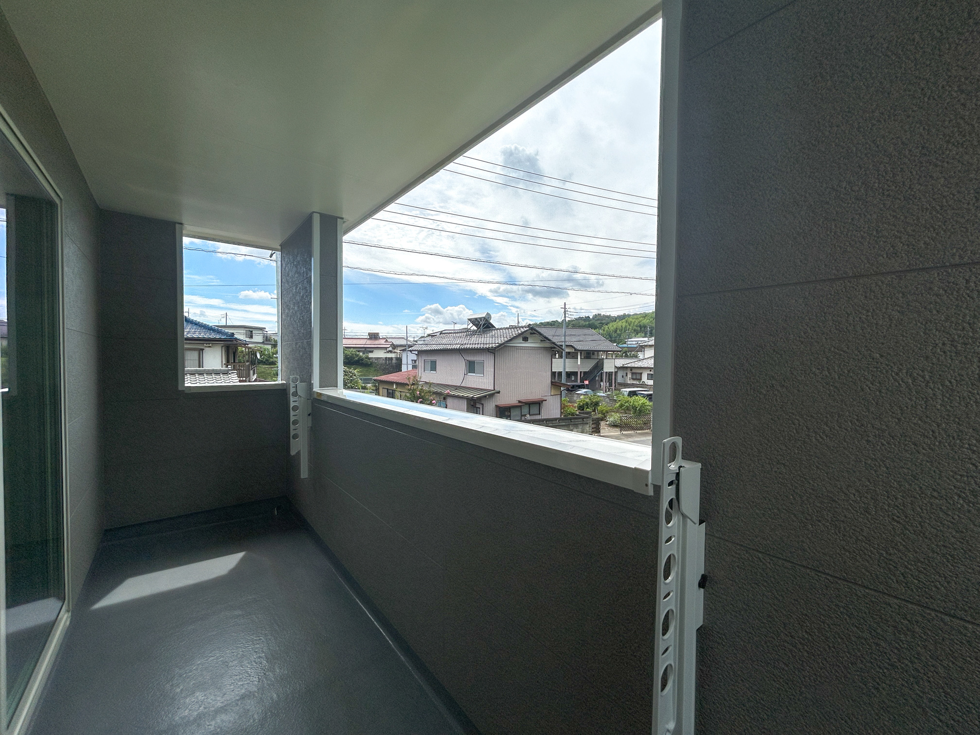 高崎市乗附町　新築住宅全1棟のバルコニー|インナーバルコニーなので急な雨でも安心♪広々としたバルコニーで日々の洗濯物はもちろん、布団などの大物もたくさん干していただけます♪