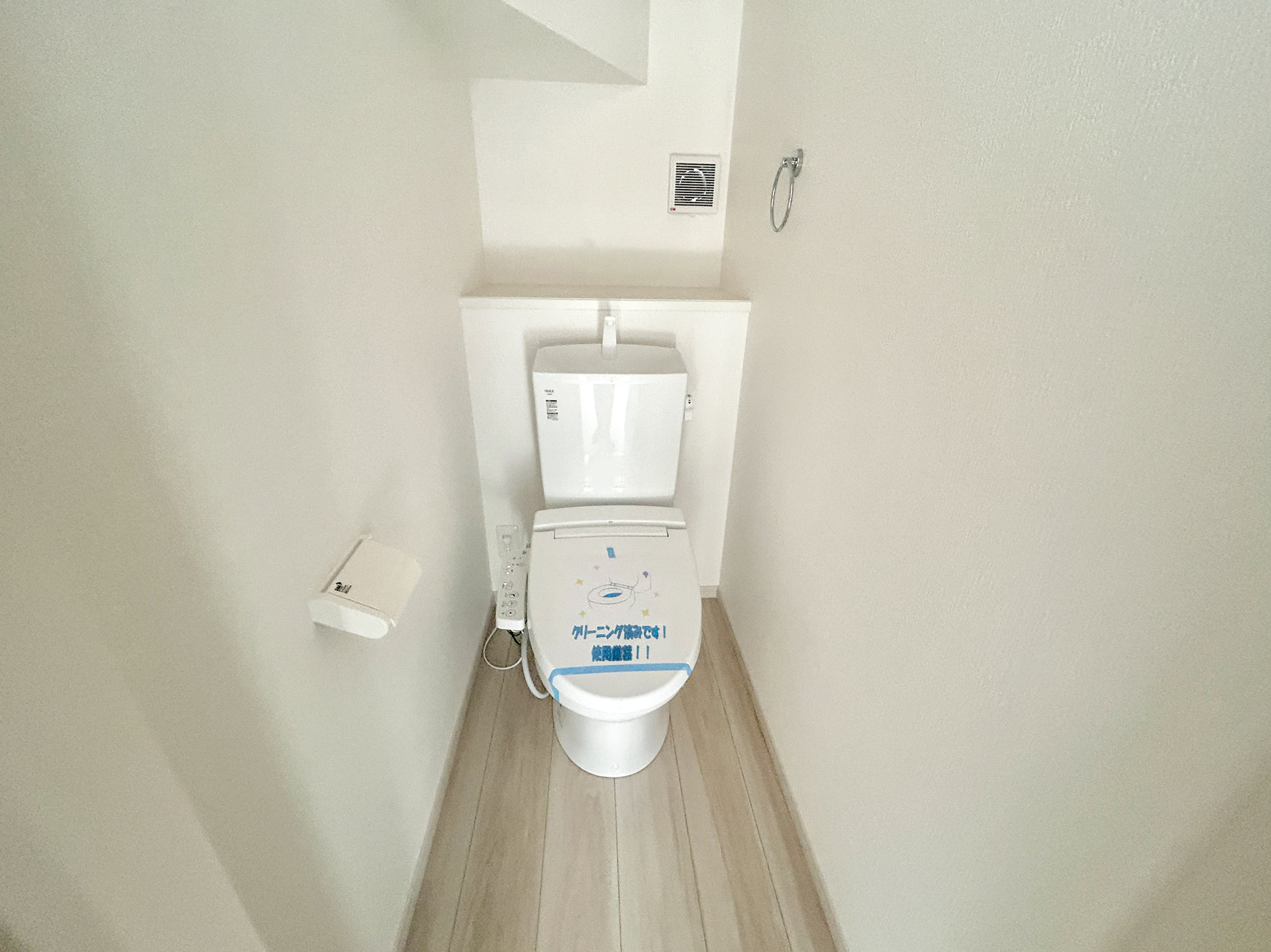 伊勢崎市今泉町1期　新築住宅全2棟のトイレ|節水型でエコなトイレには、今では当たり前の洗浄付き。便座を温める機能もついていて、居心地良くてトイレから出られなくなるかも！