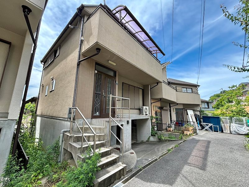 神戸市灘区寺口町戸建の外観|◆高台の閑静な住宅街に建つ物件です。