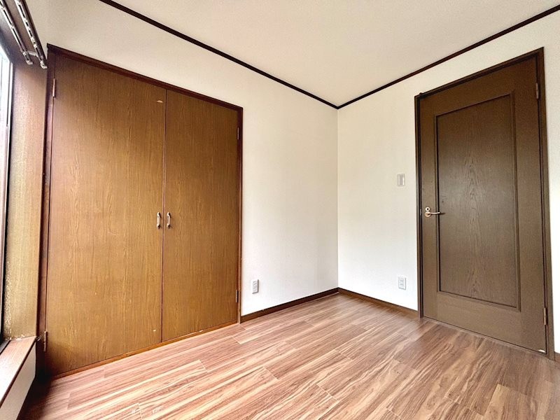神戸市灘区寺口町戸建のその他|◆約3.3帖の納戸には押入がついています！
