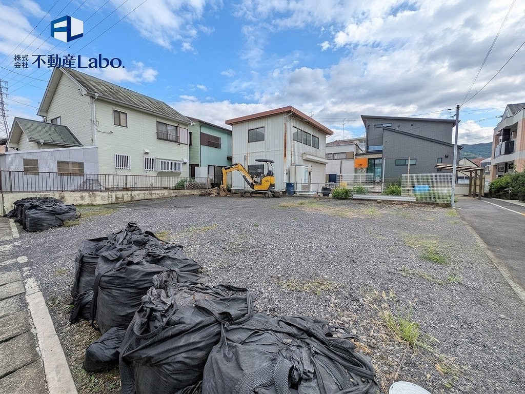 リナージュ　清水区石川新町　01期　全1棟の外観|キッチン横には2帖以上の大容量パントリー♪