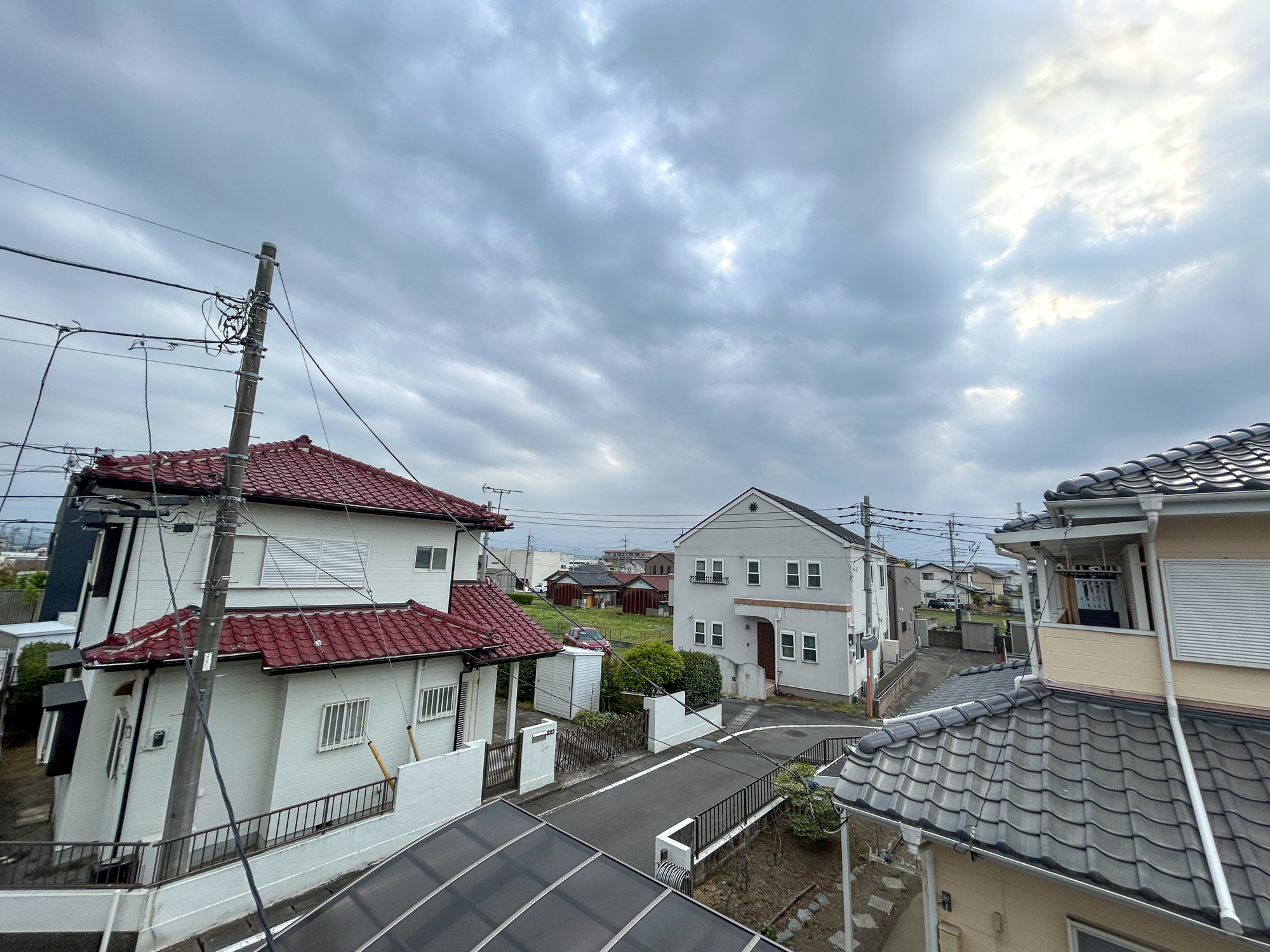 高崎市井野町2期　中古住宅の展望|閑静な住宅地で子育て家族にピッタリ。毎日のお散歩も快適な緑に恵まれたエリアで、自然に包まれた穏やかな暮らしを実現するための、ゆとりある住環境が整っています。緑の潤いを感じながらホッと生活できそう。