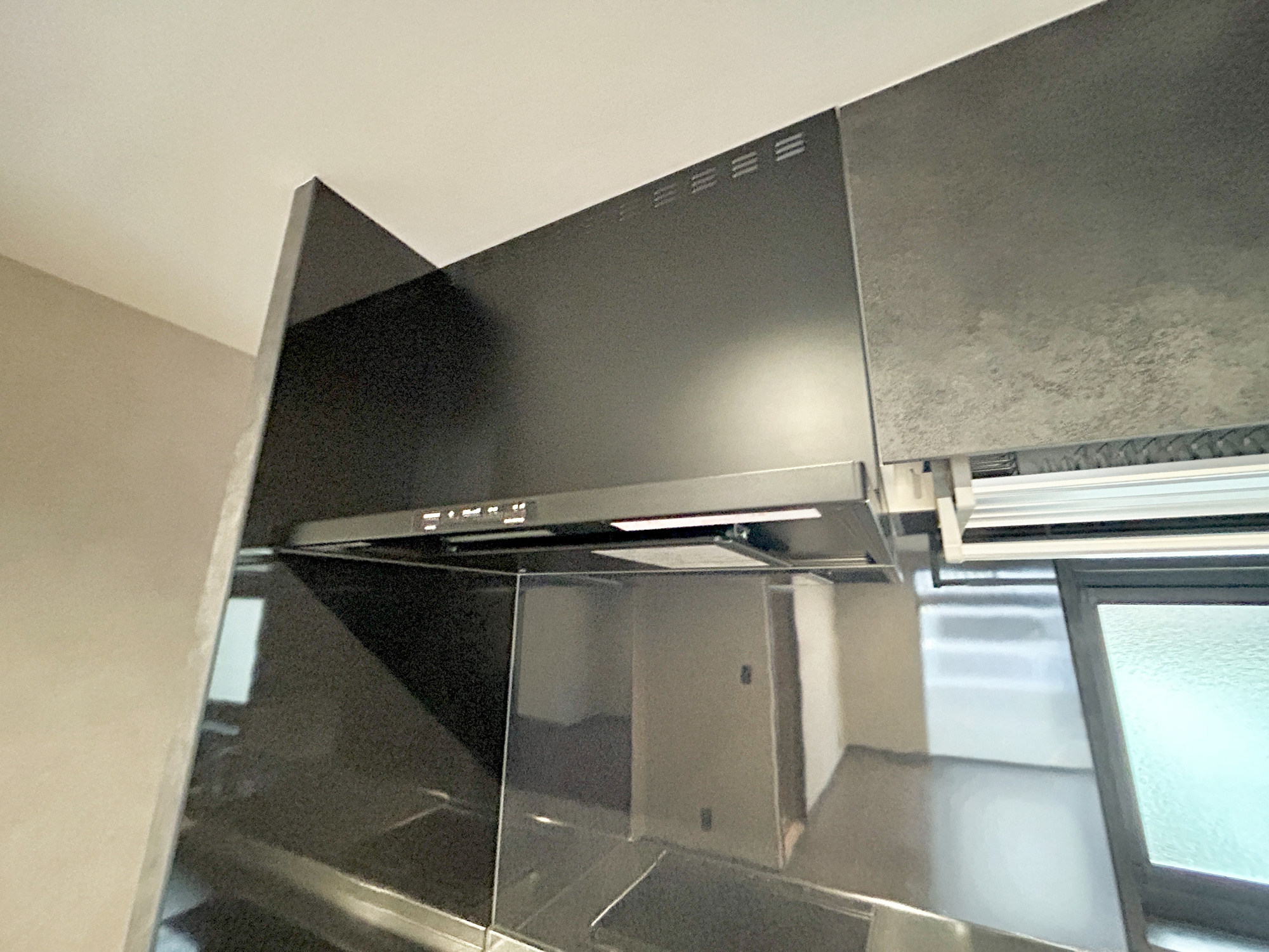 高崎市井野町2期　中古住宅の設備|フラットレンジフードなので、見た目もシャープでお手入れも楽々♪			