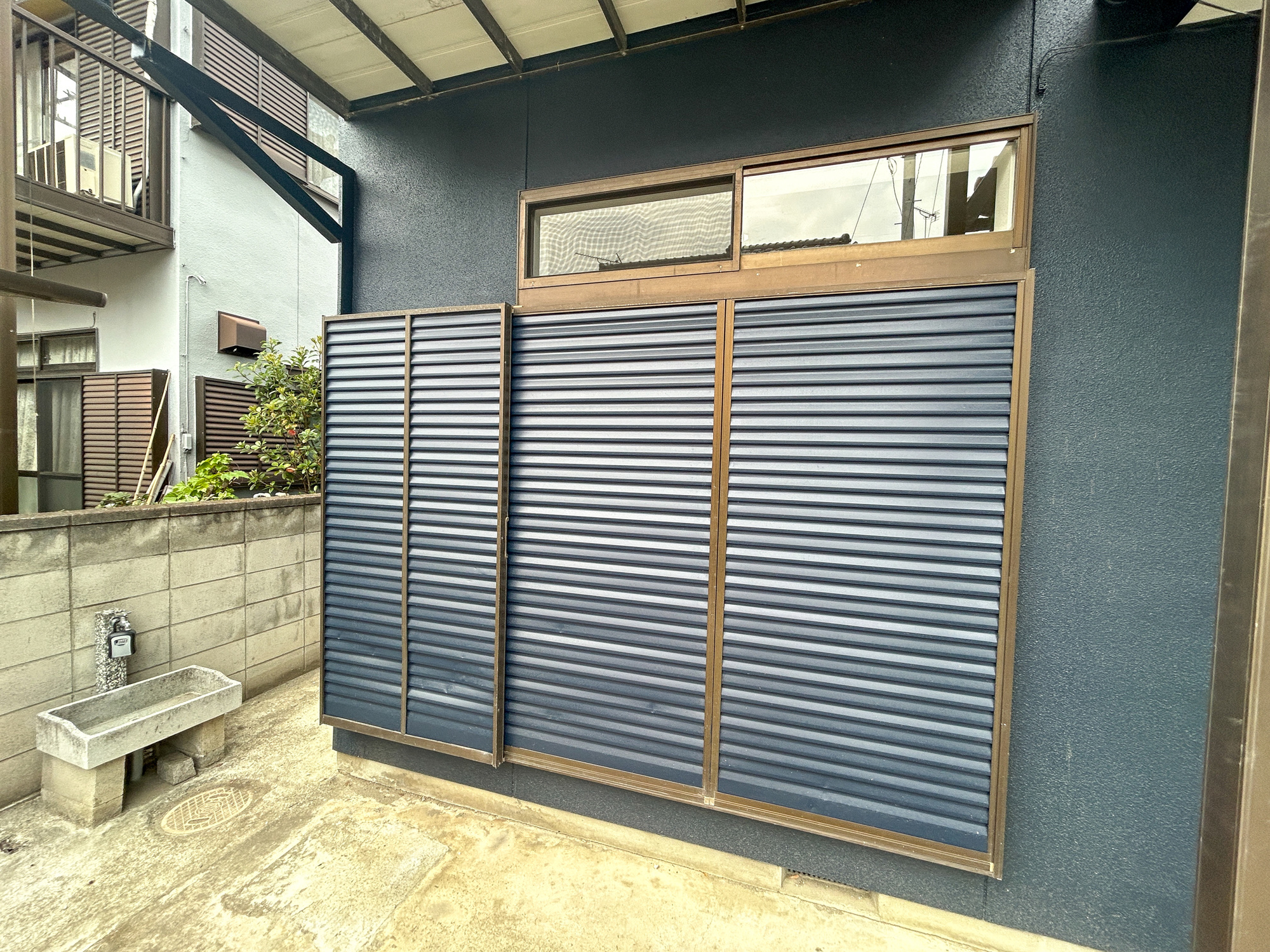 高崎市井野町2期　中古住宅の防犯設備|防風、防犯、防音、断熱と様々な効果を発揮する雨戸付きです♪		