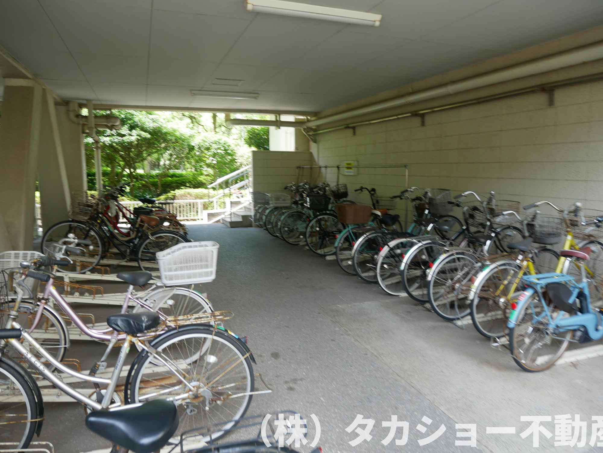 東建検見川マンション　B棟の駐車場|駐車場の用意があります