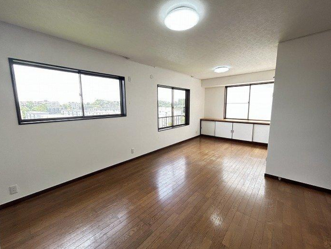 横浜市緑区竹山4丁目 中古戸建て【仲介手数料半額】の居間・リビング