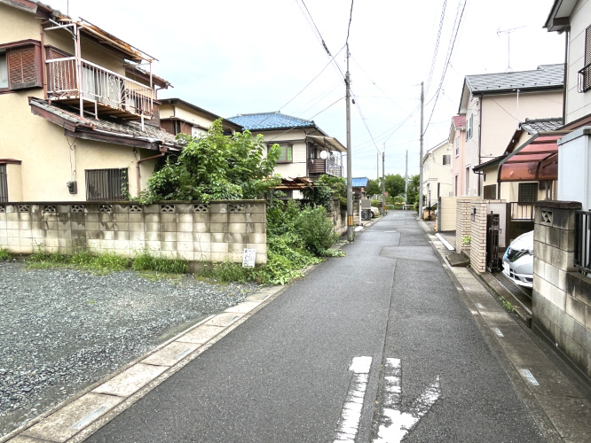 土地　さいたま市北区本郷町の前面道路含む現地写真