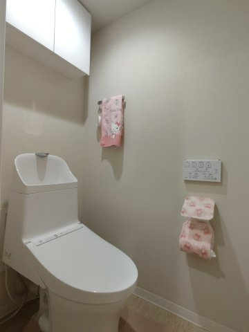 日商岩井北浦和マンションB棟のトイレ|トイレ　温水洗浄便座付きです。