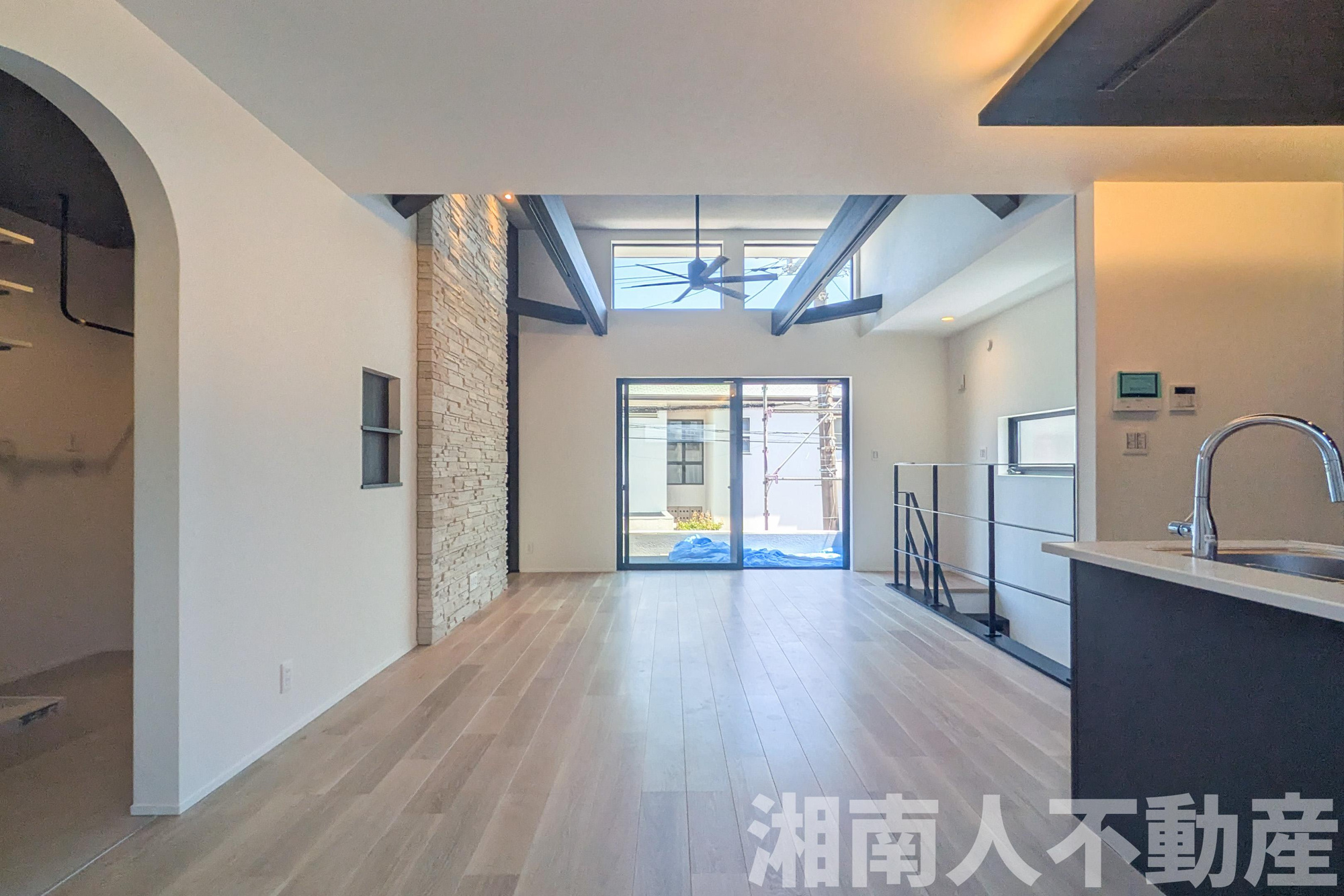 藤沢市鵠沼松が岡2丁目１４－６新築戸建ての居間・リビング|こちらの居間で趣味の時間をお楽しみください