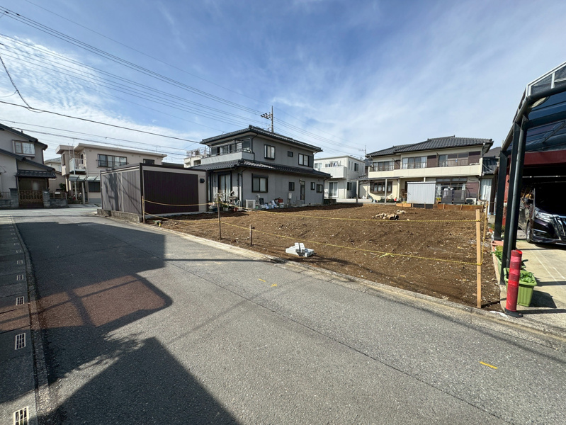 本宿５丁目２区画　1号棟　現地写真と前面道路写真