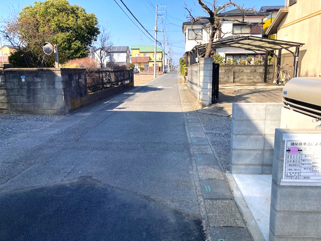 幸手市西2丁目第7（全3棟）3号棟　前面道路
