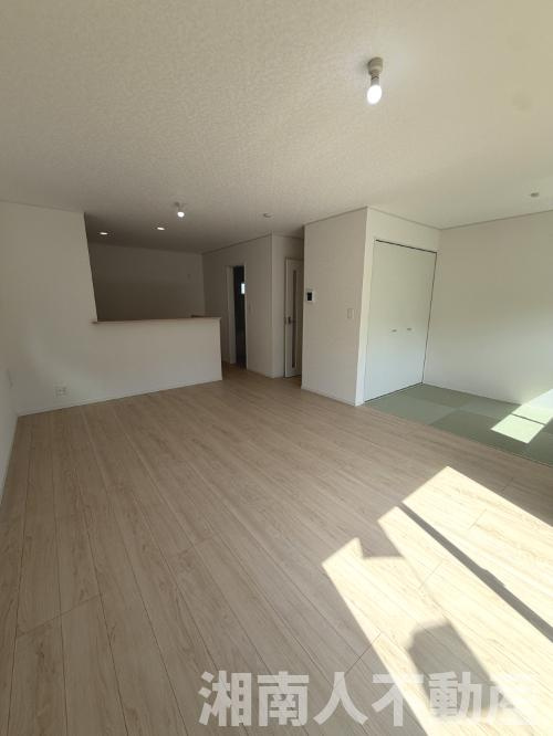 小田原市小船第14　新築戸建て　2号棟の居間・リビング|ゆったりとした居間です