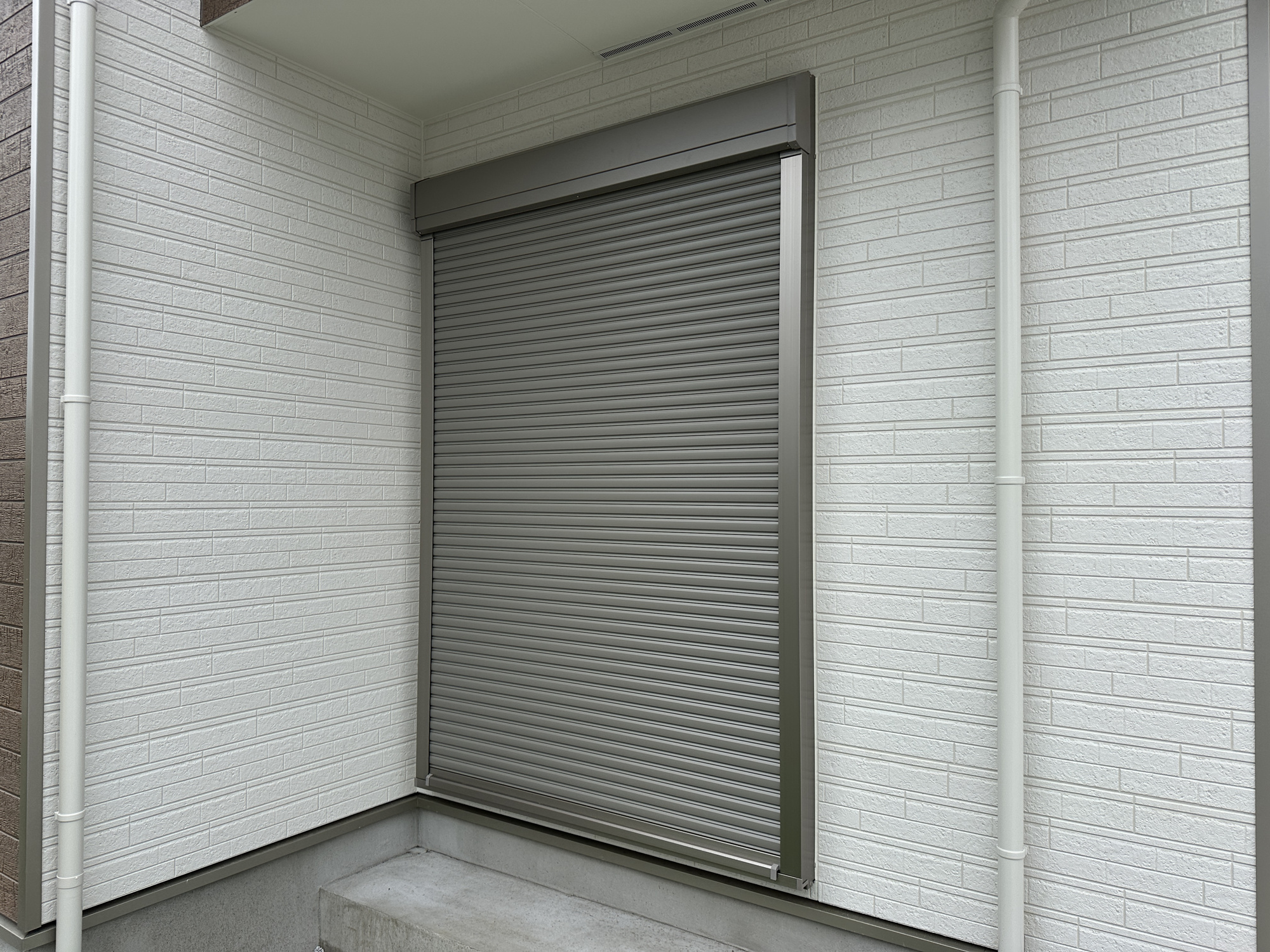 宇都宮市鶴田町2488　新築住宅全３棟の防犯設備|防風、防犯、防音、断熱と様々な効果を発揮するシャッター付きです♪
