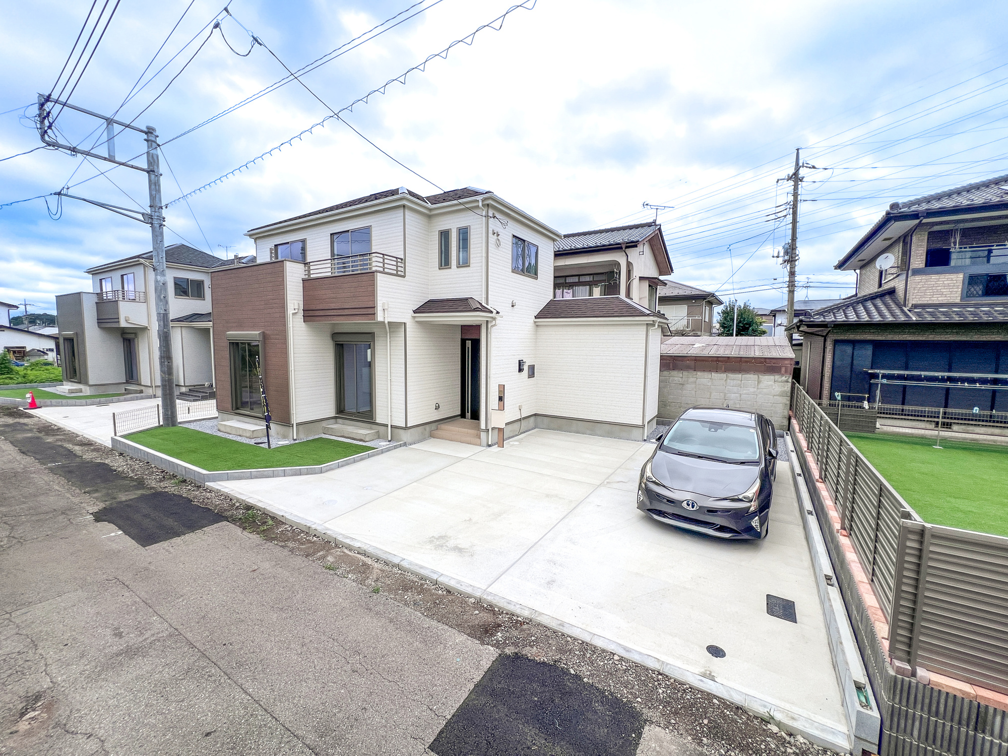 宇都宮市鶴田町2488　新築住宅全３棟の駐車場|車庫土間施工、駐車3台可能です(^^♪