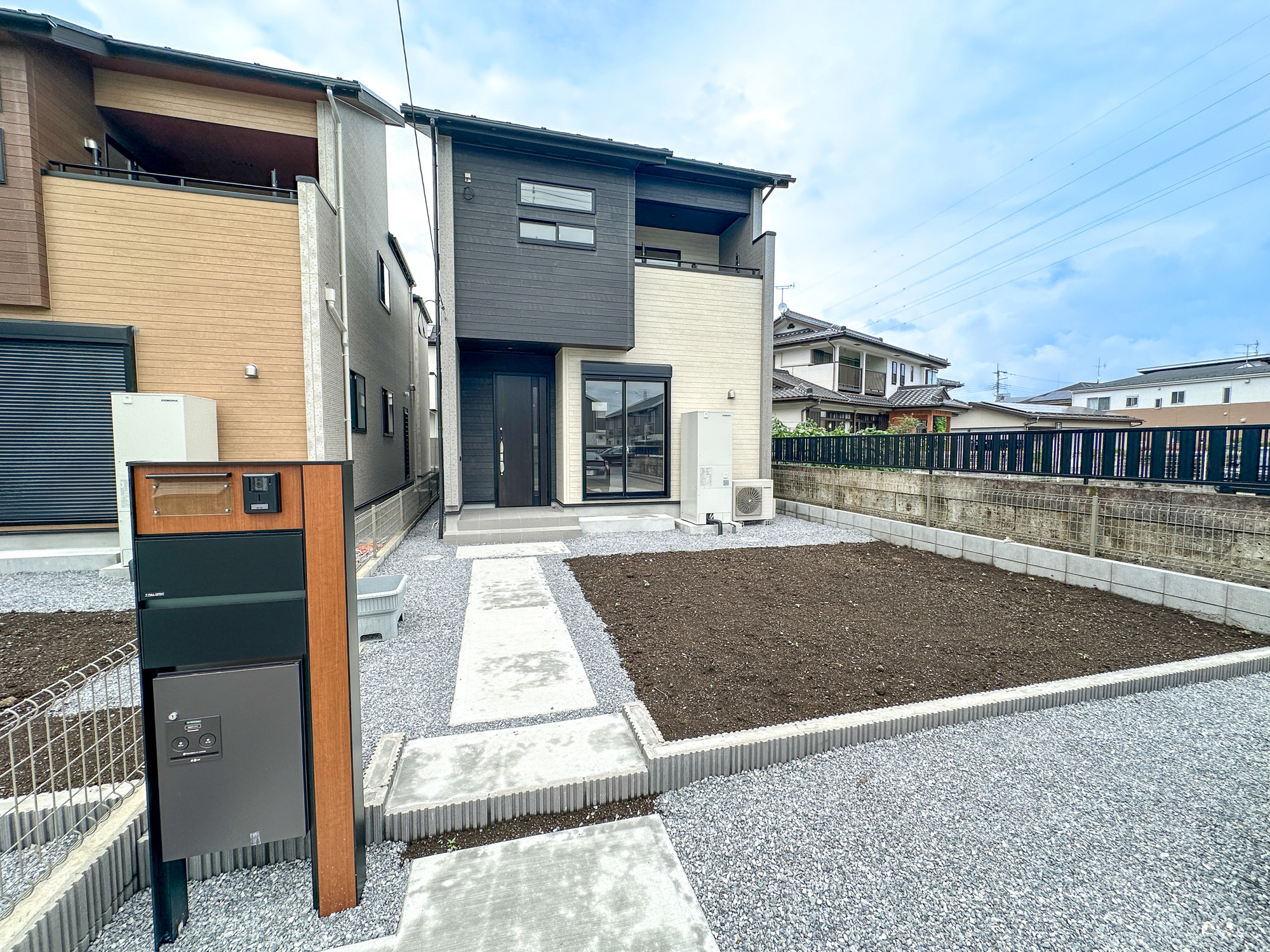 宇都宮市平松３丁目の新築一戸建の庭|お庭での家庭菜園・ガーデニングを通じて、お子様と一緒に育てていくと、思い出も増えていきそうですね♪砂利敷きされたお庭はお手入れ不要で維持が楽々♪