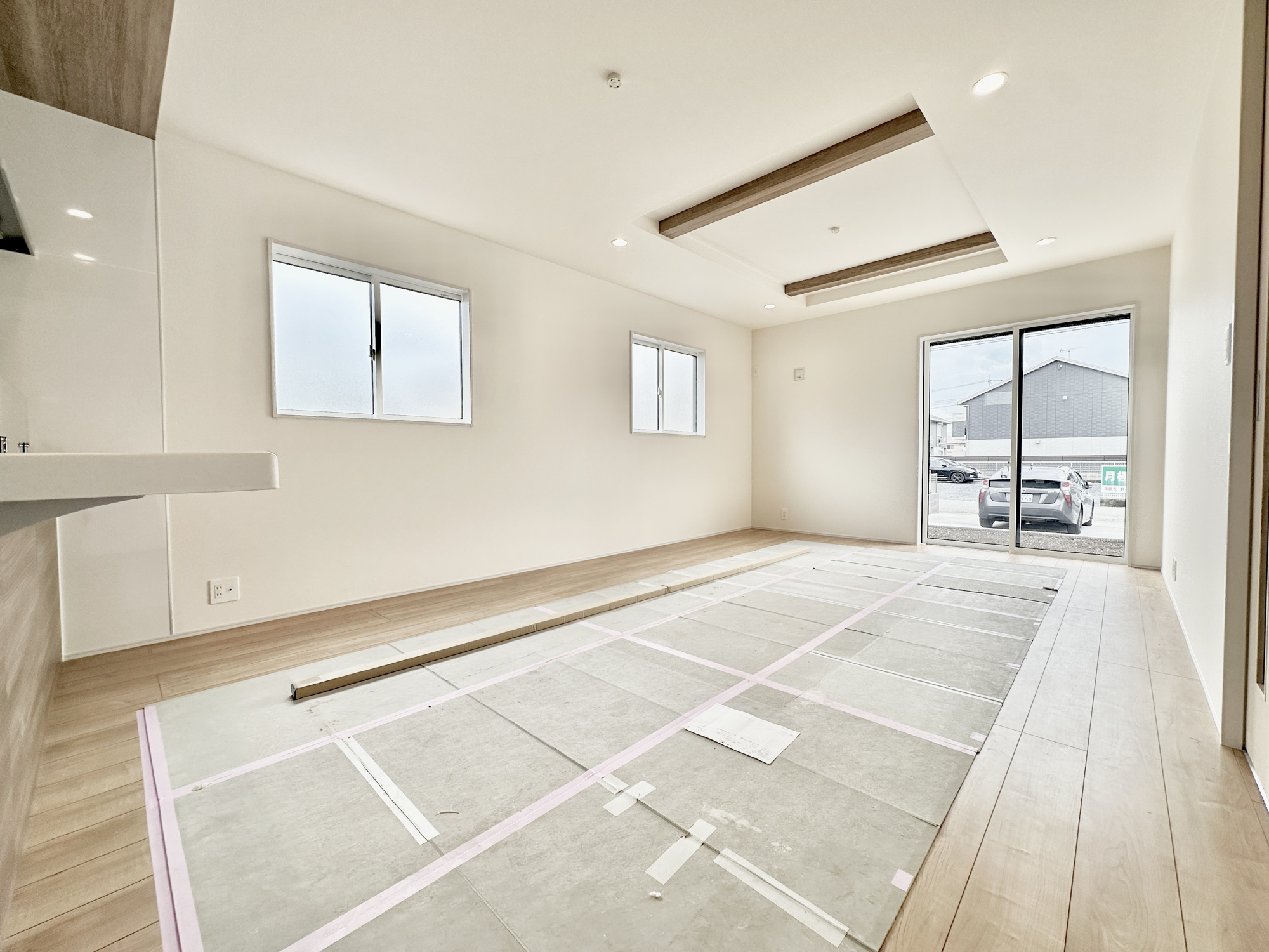 宇都宮市平松３丁目の新築一戸建の居間・リビング|ここにはみんなが集い、食事と楽しい会話が始まる。話に夢中になりすぎて、ついつい時を忘れてしまう。そんな束の間の幸せを感じさせてくれる場所。
