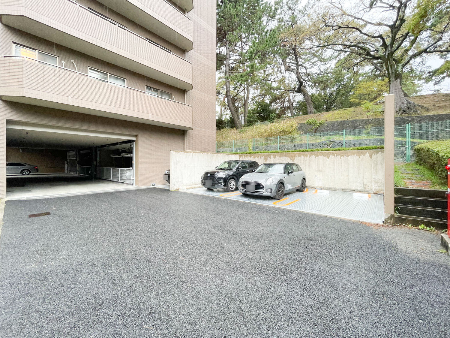 ファミール夙川宮西町の駐車場|敷地内駐車場