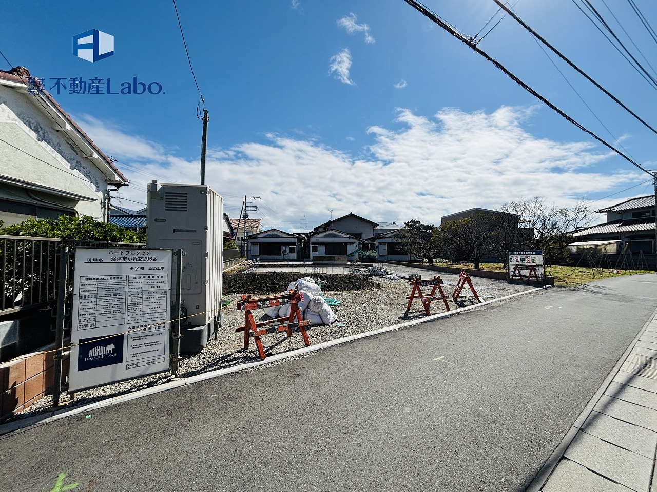 ハートフルタウン　沼津市小諏訪296番　全2棟　の前面道路含む現地写真