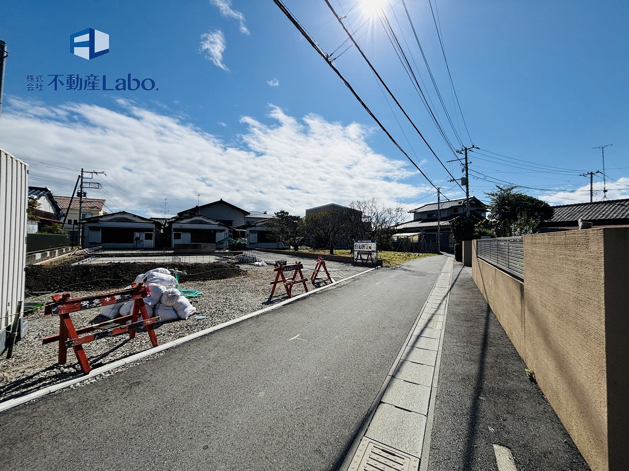 ハートフルタウン　沼津市小諏訪296番　全2棟　の前面道路含む現地写真