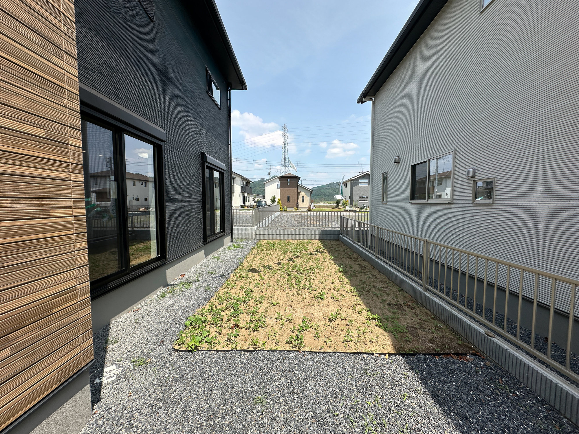佐野市栃本町の新築一戸建の庭|お庭での家庭菜園・ガーデニングを通じて、お子様と一緒に育てていくと、思い出も増えていきそうですね♪