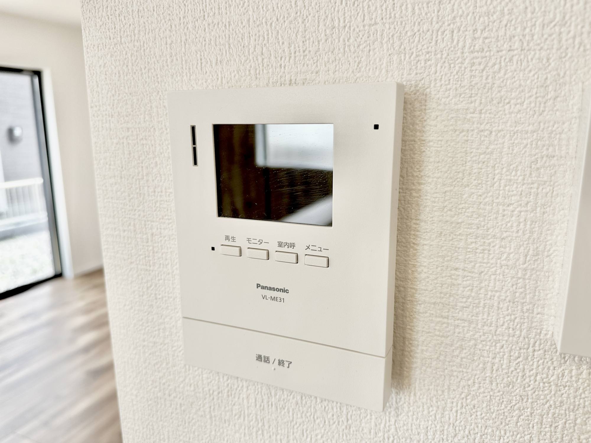 佐野市栃本町の新築一戸建のセキュリティ|TVモニタ付きのインターフォンには録画機能もあるので外出時誰が来たのか確認できます♪ 防犯機能も高く、今では必需品です！