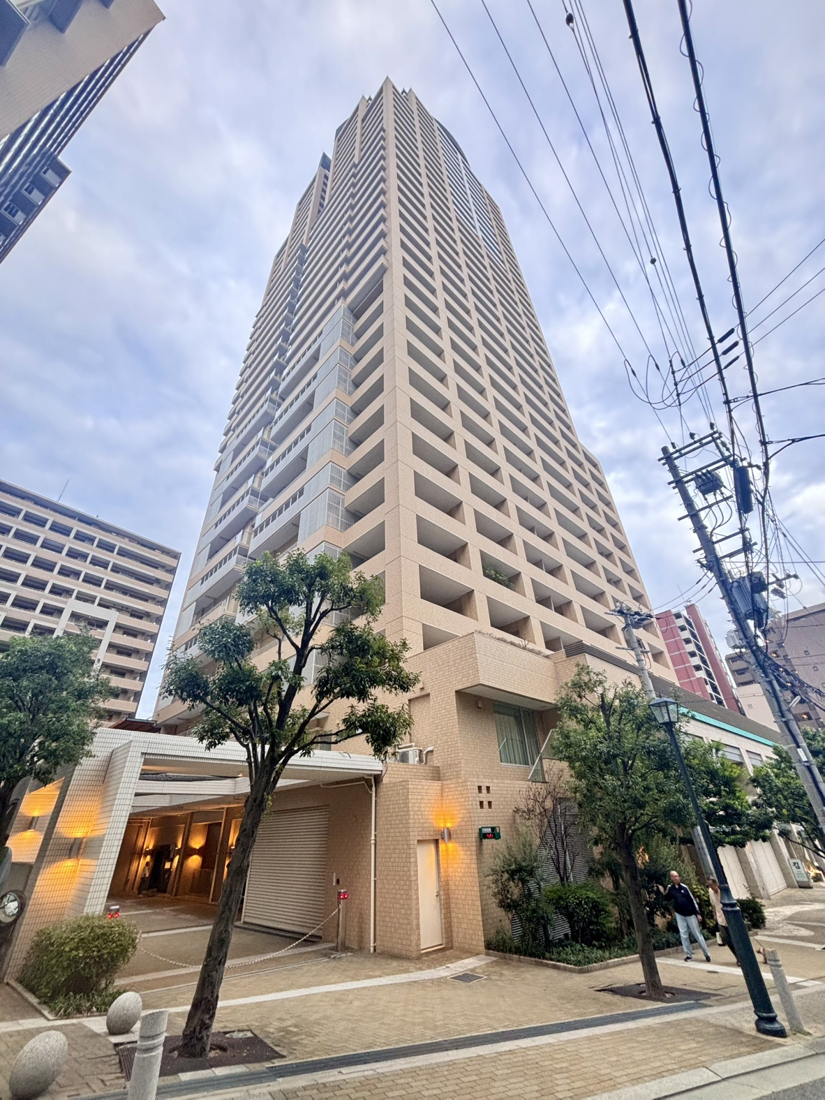 トア山手ザ・神戸タワーの外観|◆神戸を象徴するトアロード沿い。都心の利便性と、山手の上質な暮らしを享受するタワーレジデンス◆