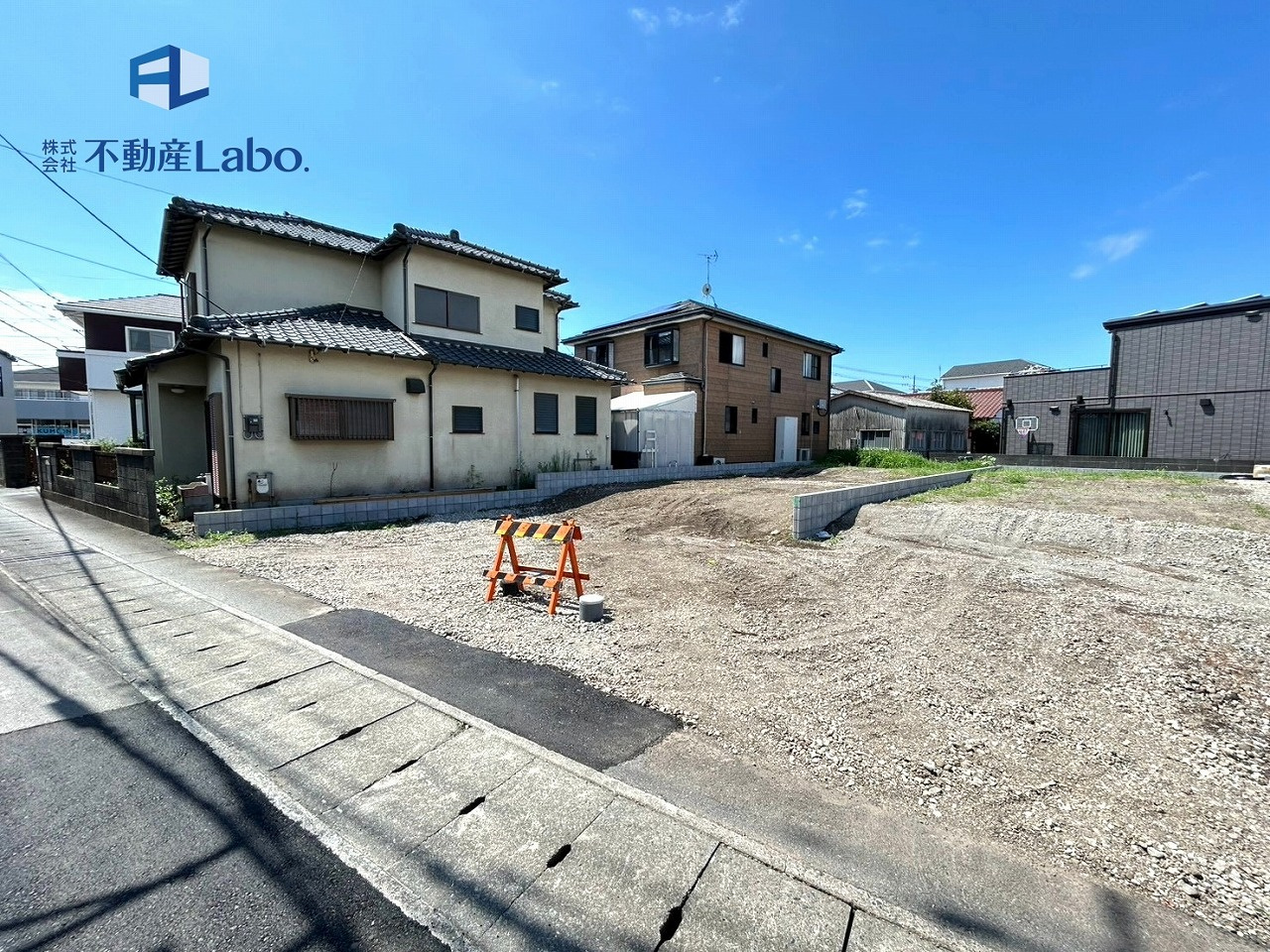 クレイドルガーデン　沼津市大諏訪第10　全2棟の外観|●駐車スペース● ２台以上駐車可能♪ 並列駐車のため、車の出し入れが楽々♪