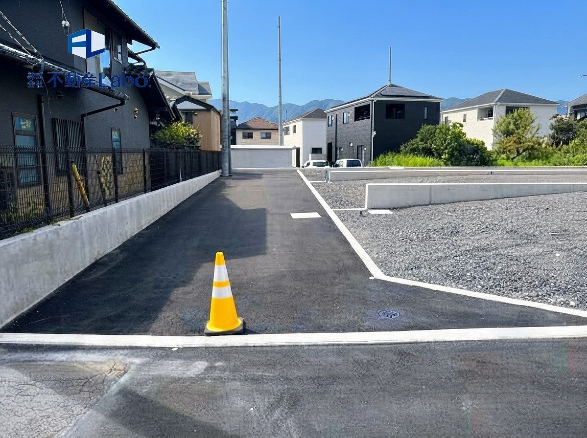 クレイドルガーデン　富士宮市小泉第30　全3棟の前面道路含む現地写真|防犯カメラをつけたセキュリティー性の高い設計♪