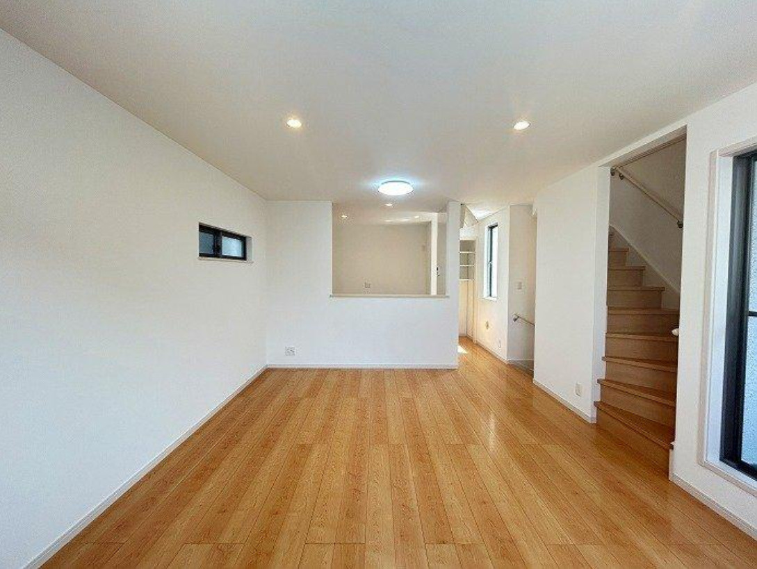 横浜市港北区新吉田東3丁目 中古戸建て【仲介手数料半額】の居間・リビング