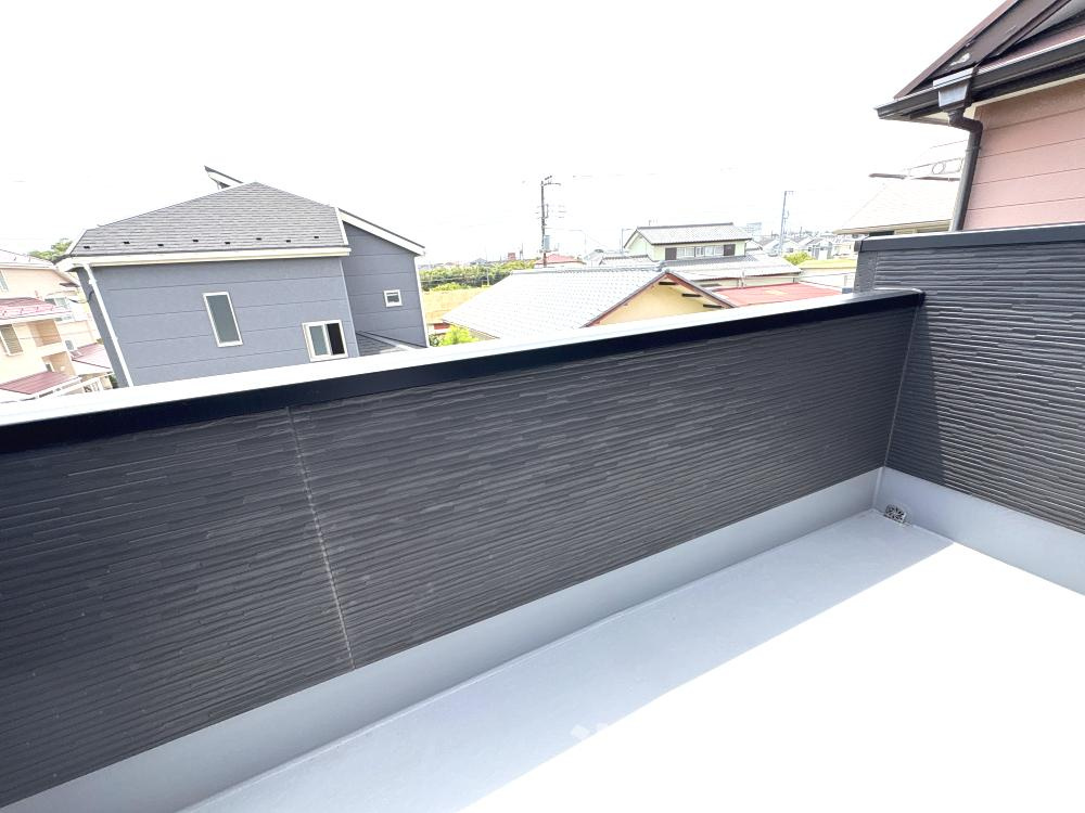 大磯町国府本郷18期　新築一戸建て　のバルコニー|落ち着いた時間を過ごせるバルコニーです