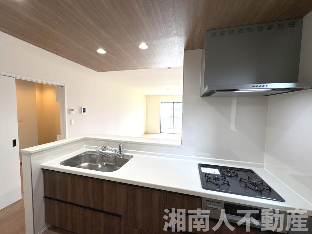 大磯町国府本郷18期　新築一戸建て　のキッチン|コンパクトなキッチンで掃除もラクラク