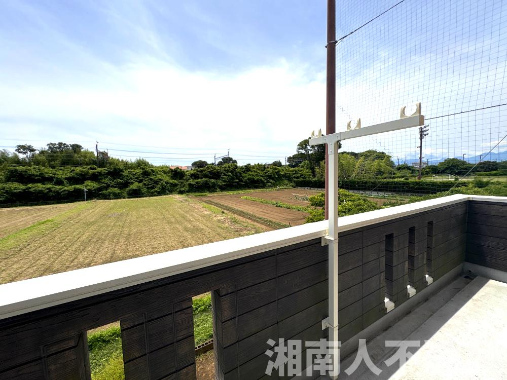 大磯町国府本郷　戸建のバルコニー|外からの目が気にならないバルコニーで洗濯物が干せます