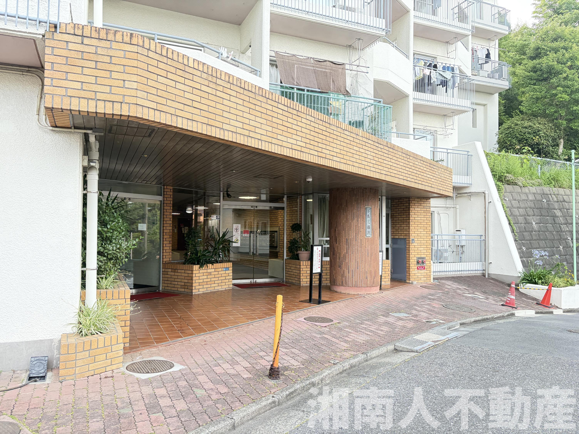 ドルミ藤沢D棟のエントランス|清潔なエントランスです