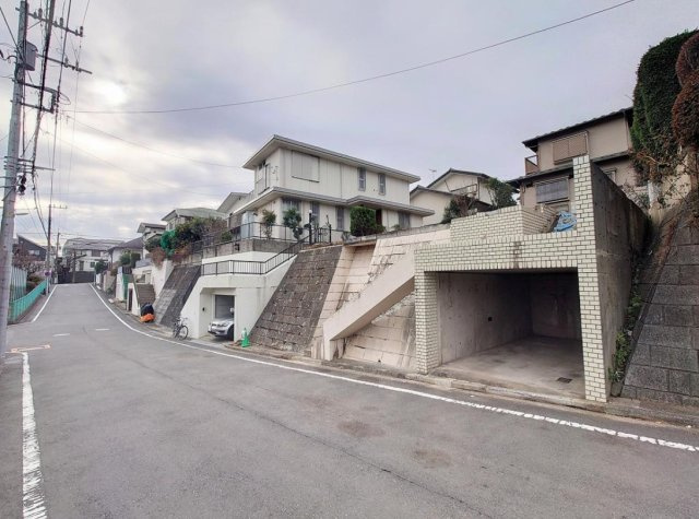 横浜市青葉区柿の木台　新築戸建【仲介手数料無料】の前面道路含む現地写真