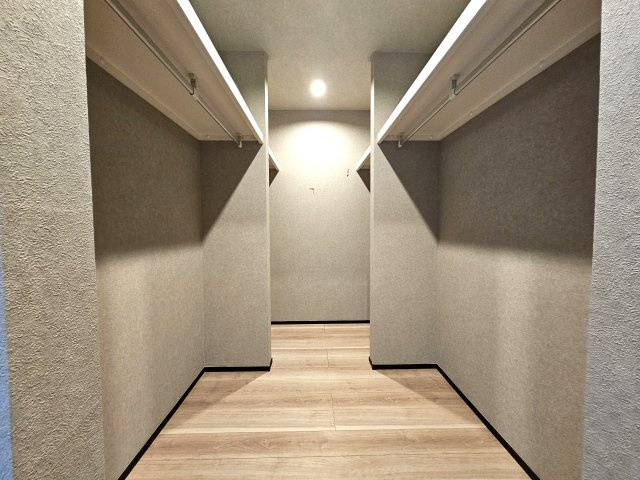 東山田駅徒歩平坦10分◆ハイグレード仕様～光と緑の港北ニュータウンに暮らす邸宅～の発電・温水設備|トイレットペーパーの使用回数が減るので、経済的で地球にも優しいウォシュレット。トイレの紙詰まりの可能性も減るので安心です。便座が冷たくなる寒い冬の季節でも、温かい便座で快適にご利用いただけます。