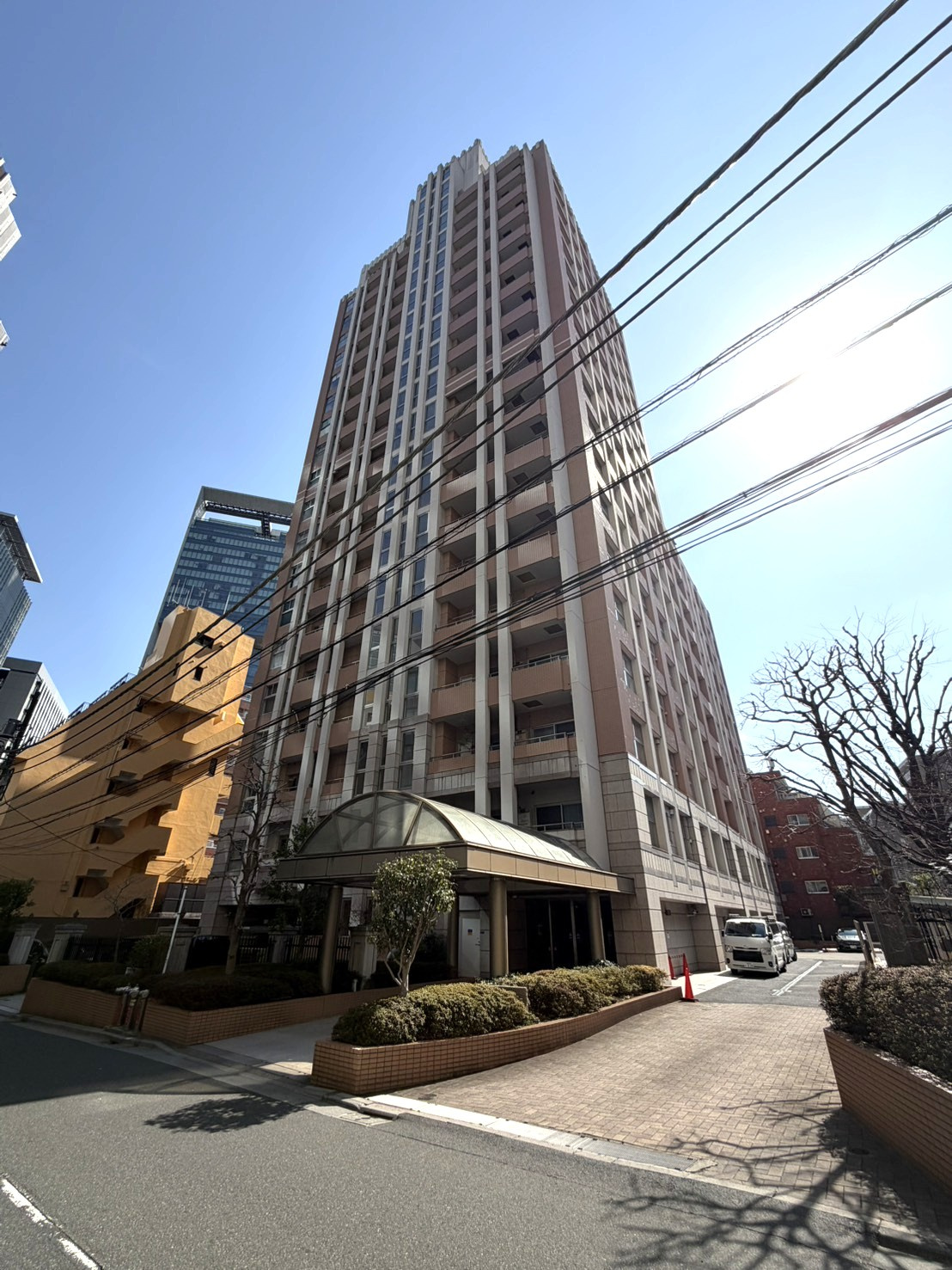 ファミール新宿グランスィートタワーの外観