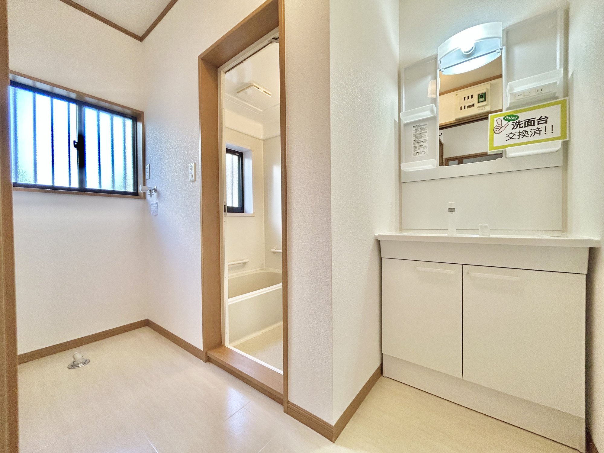 前橋市粕川町込皆戸　中古住宅の独立洗面台|交換済みの洗面化粧台♪