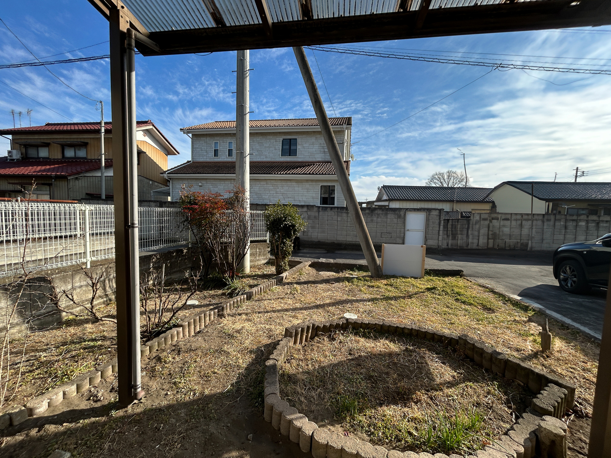 前橋市粕川町込皆戸　中古住宅の庭|ご希望で駐車場増設のお見積り承ります♪