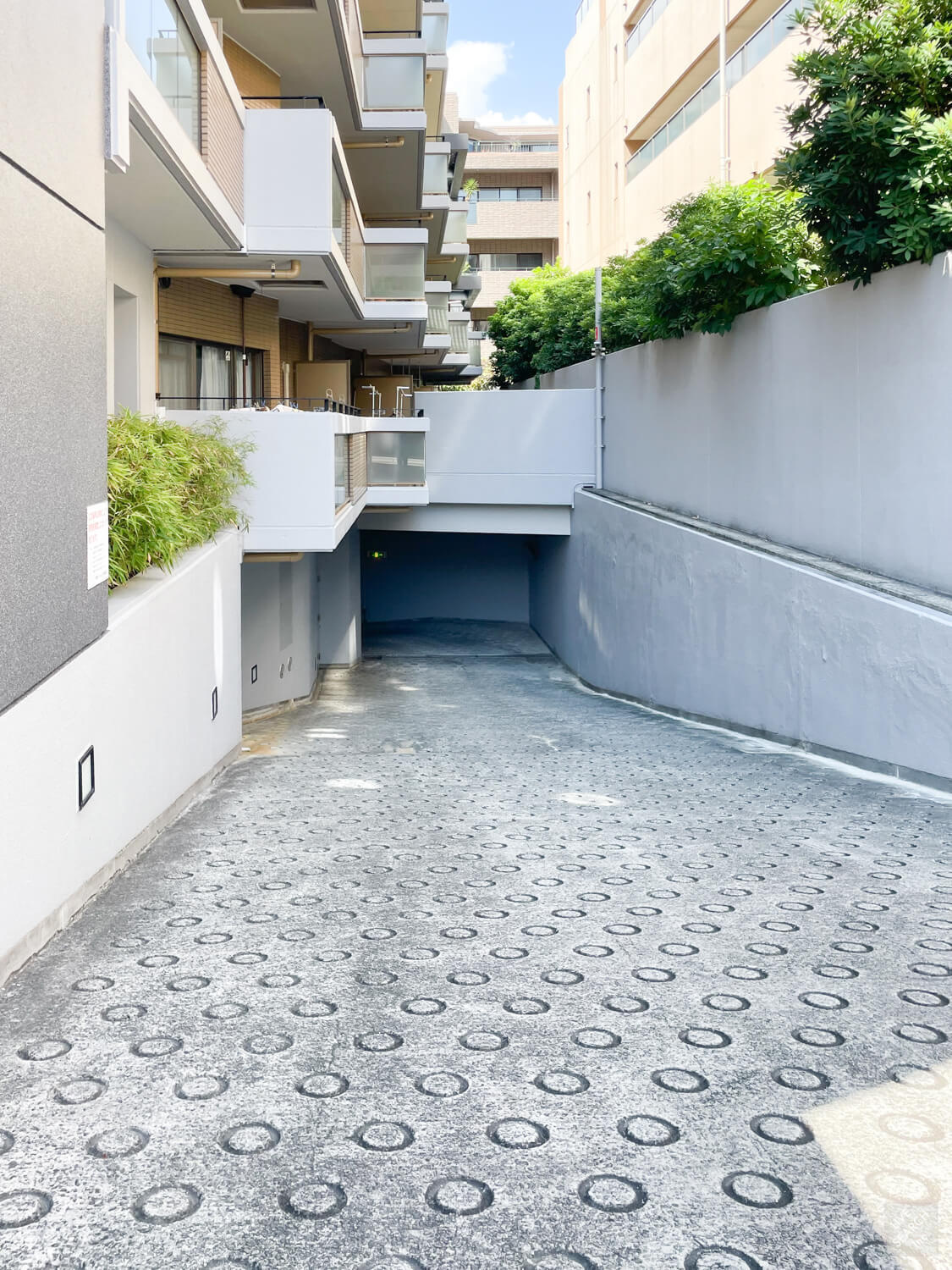 芦屋コンチェルトのその他|地下駐車場入口