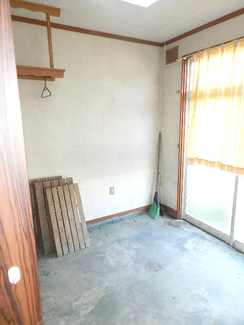 登別市登別本町3丁目15-8　中古住宅の玄関