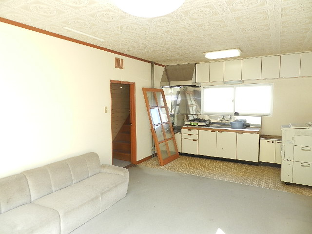 登別市登別本町3丁目15-8　中古住宅の居間・リビング