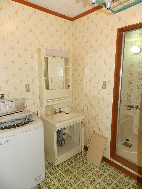 登別市登別本町3丁目15-8　中古住宅の脱衣所